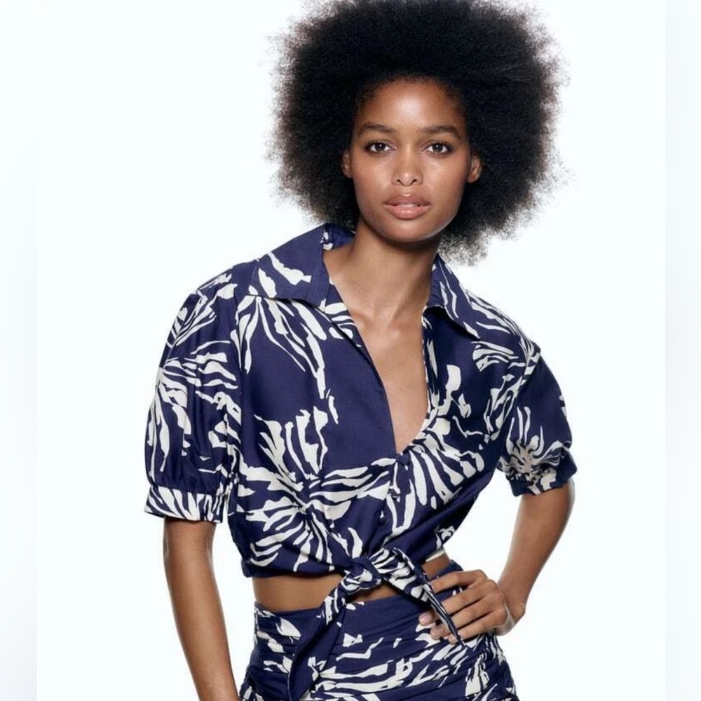 Zara Navy and White Patterned Women's Floral Crop Top with Tie